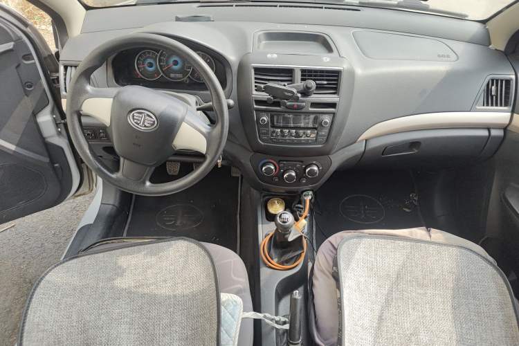 Used FAW Weizhi V5 2014 1.5L Manual Entry-Level Model

