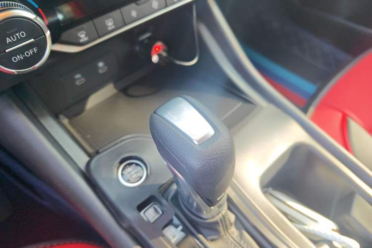 Used Nissan Sylphy 2026 Model 1.6L CVT Enjoyment Edition Gear Lever