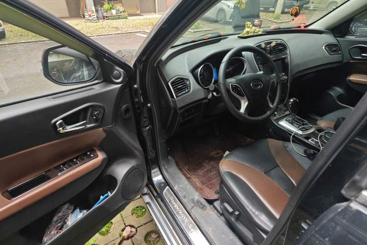 Used GAC Trumpchi GS5 Super 2016 2.0L Automatic Two-Wheel Drive Anniversary Edition Driver Seat