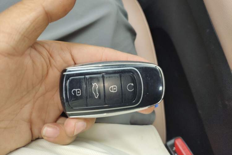 Used Chery Tiggo 8 L 2024 2.0T Two-Wheel Drive Prestige Version 5 Seats