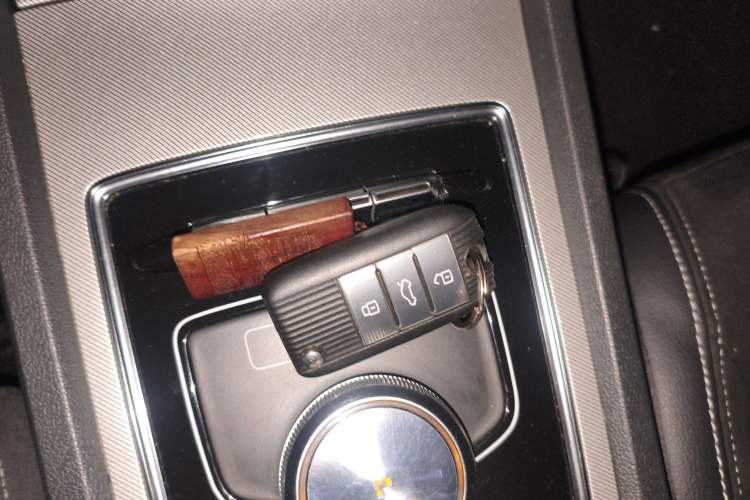 Used Roewe i6 New Energy 2017 45T Hybrid Connective Smart Luxury Edition Vehicle Key