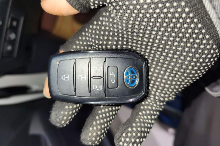 Used Toyota SIENNA 2023 2.5L Hybrid Deluxe Edition