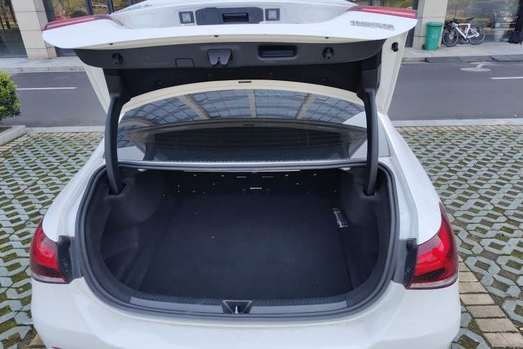 Used Mercedes-Benz A-Class 2022 Second Facelift A 200 L Sport Sedan Fashion Version
