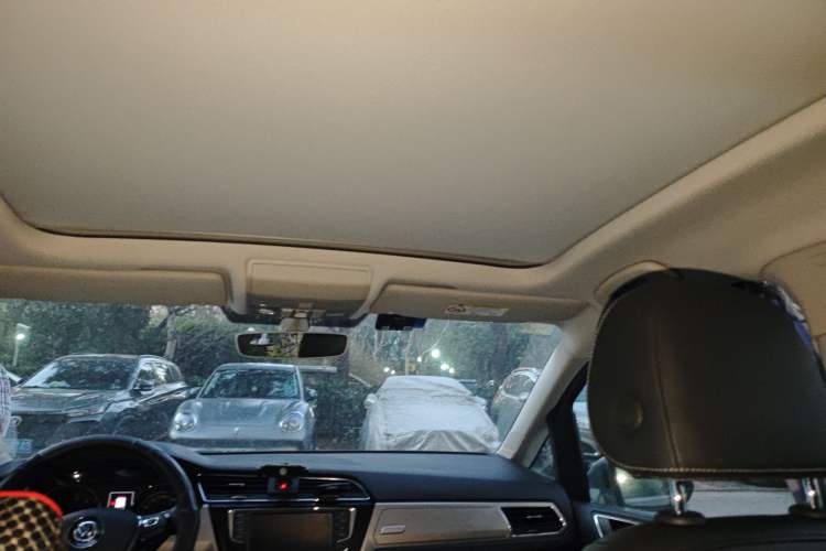 Used Volkswagen Touran 2018 Volkswagen Touran L 280TSI DSG Luxury Edition 7 Seats
