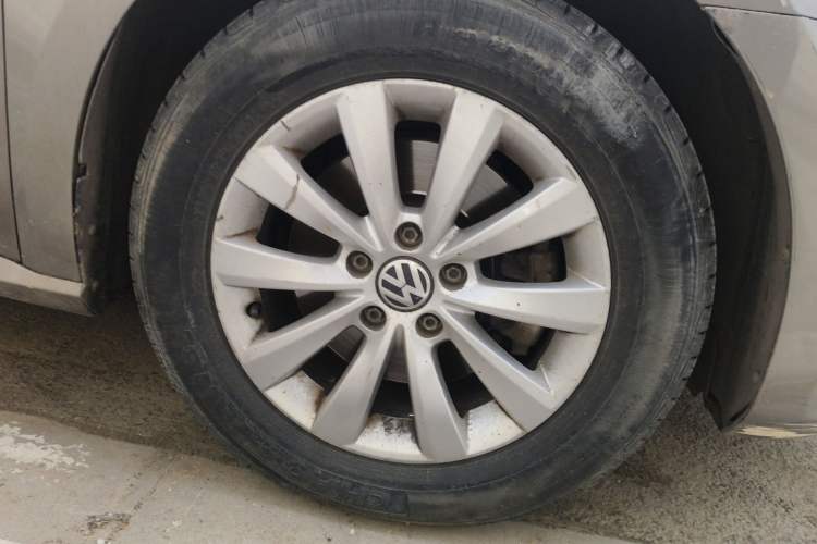 Used Volkswagen Passat 2011 1.8 TSI DSG Prestige Edition Right Front Wheel Hub