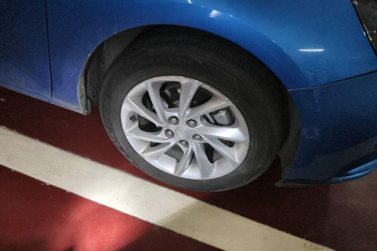 Used Buick Verano 2016 Hatchback 15S Automatic Leading Model Right Front Wheel Hub