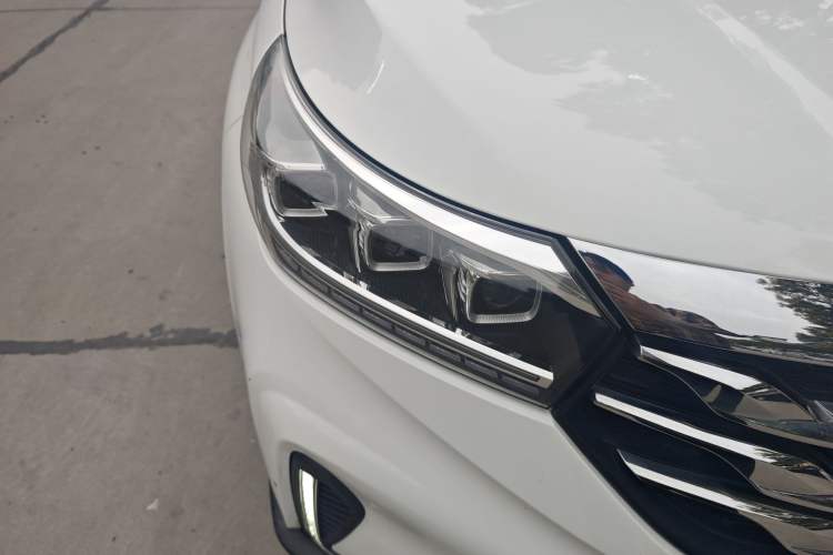 Used GAC Trumpchi GS4 2018 235T Automatic Two-Wheel Drive Luxury Smart Connectivity Millionth Anniversary Edition Right Front Headlight