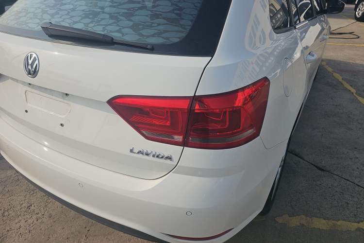 Used Volkswagen Gran Lavida 2017 1.6L Automatic Fashion Edition Right Rear Taillight