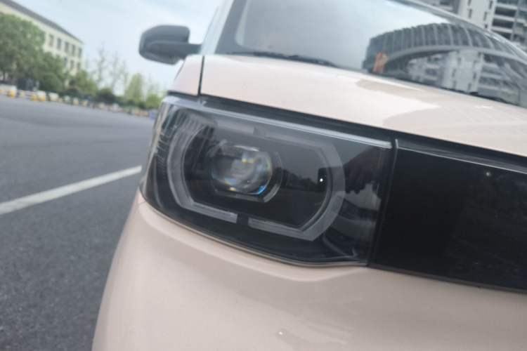 Used Wuling Hongguang MINIEV 2021 Macaron Premium Model – Lithium-NMC
