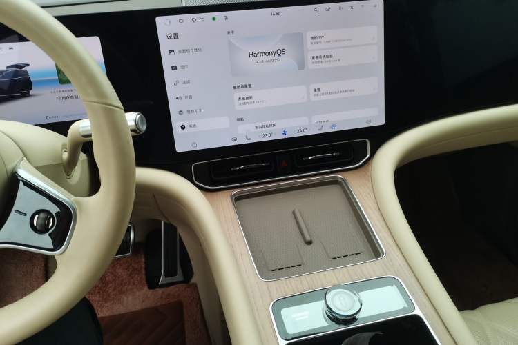 Used Hima AITO M9 2025 Extended-Range Max Version 52 kWh 6-Seater Edition Audio And AC Panel