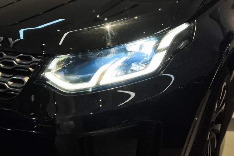 Used Land Rover Discovery Sport 2022 249 PS R-Dynamic S Performance Edition 5 Seats Left Front Headlight