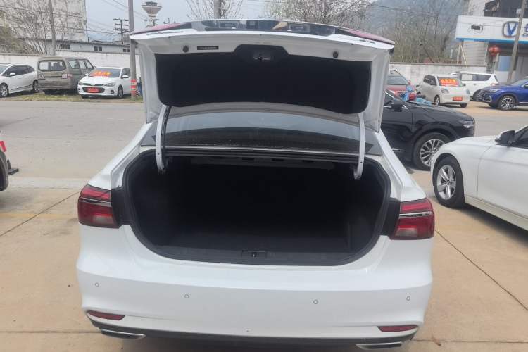 Used Roewe i6 2019 PLUS 20T TST 4G Connected Flagship Superb Edition Trunk