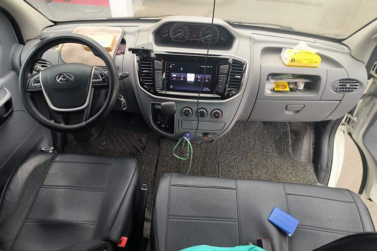 Used SAIC MAXUS Xintu V80 2019 2.5T Classic Model AMT Aoyuntong Long Wheelbase Mid-Roof 7-Seater
