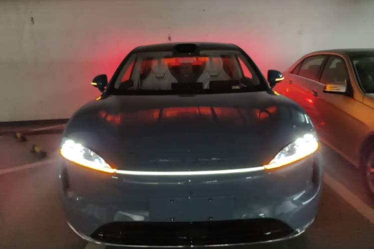 Used Hima Luxeed R7 2024 All-Electric 667 km Max Front