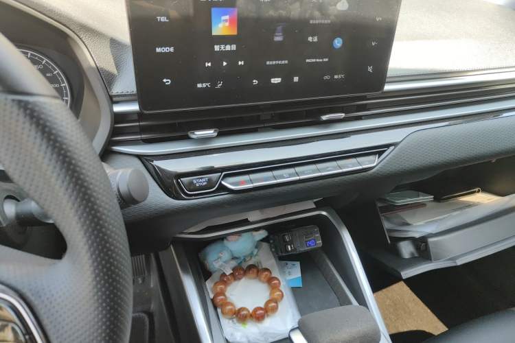 Used Geely Auto Emgrand 2025 4th Generation 1.5L CVT Starry Edition Audio And AC Panel