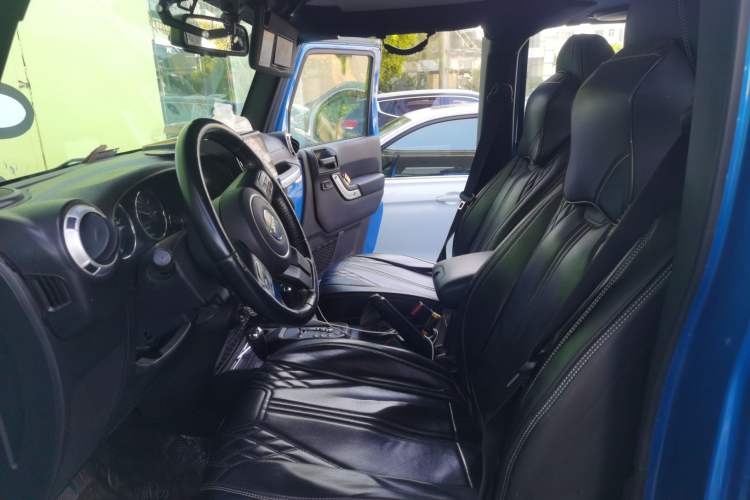 Used Jeep Wrangler 2015 2.8TD Sahara Four-Door Comfort Edition Left Front Seat