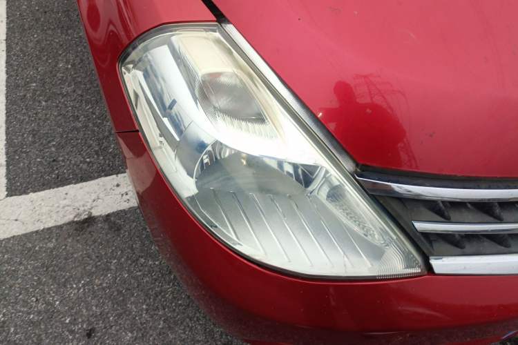 Used Nissan Tiida 2008 1.6L Automatic Fashion Edition Right Front Headlight