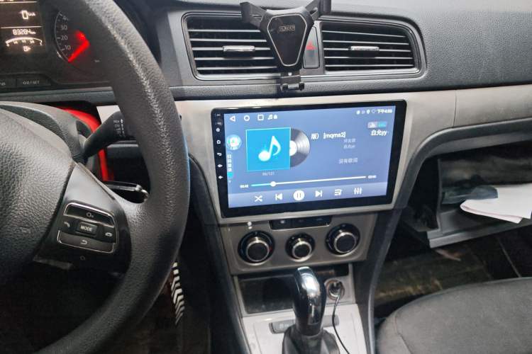 Used Volkswagen Lavida 2013 Revised Classic 1.6L Automatic Fashion Edition Audio And AC Panel