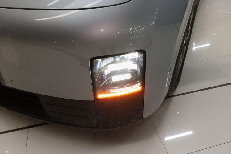 Used Li Auto MEGA 2024 Ultra Model
