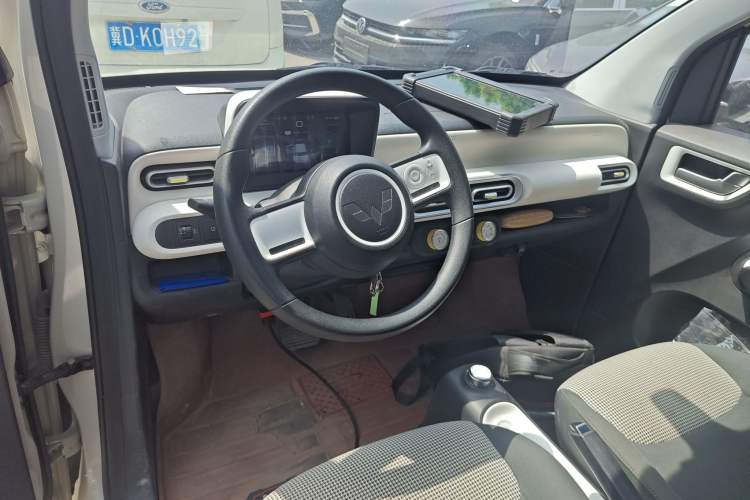 Used Wuling Hongguang MINIEV 2024 3rd Generation 215km Youth Edition Center Console