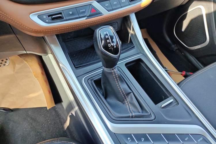 Used Geely Auto Vision X6 2019 1.4T CVT 4G Connected Luxury Version China VI Standard
