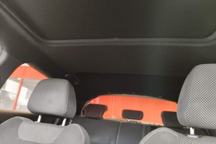 Used Infiniti ESQ 2014 1.6L Spontaneous Edition Headliner