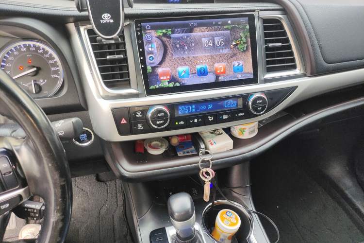 Used Toyota Highlander 2017 2.0T Four-Wheel Drive Black Edition Limited Model
