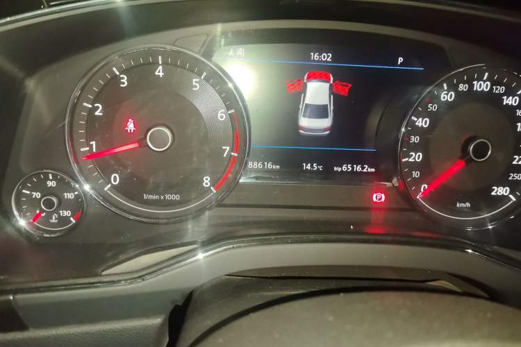 Used Volkswagen Phideon 2018 Revised Version 380TSI Two-Wheel Drive Business Edition Odometer Close Up