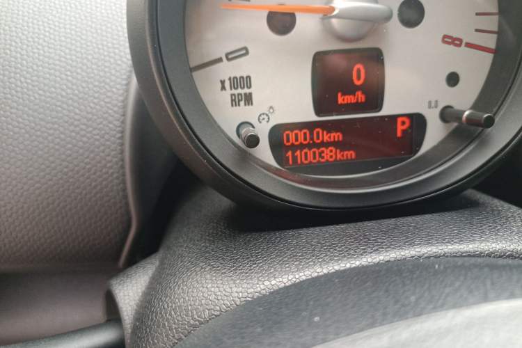 Used MINI Countryman  Odometer Close Up