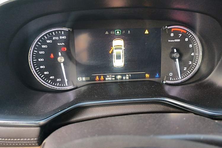 Used Roewe RX8 2018 30T Smart Connectivity Two-Wheel Drive Supreme Edition
