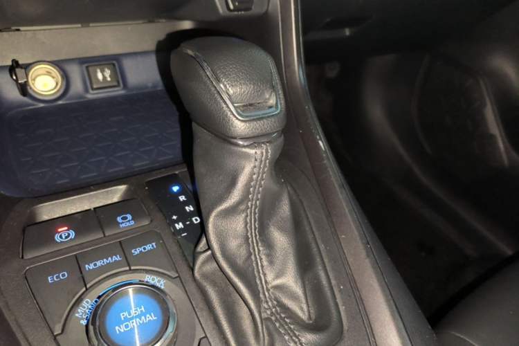 Used Toyota Wildlander 2021 2.0L CVT 4x4 Luxury Edition Gear Lever