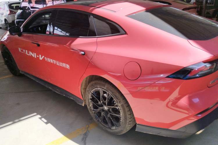 Used Changan UNI-V 2024 1.5T Smart Navigation Version
