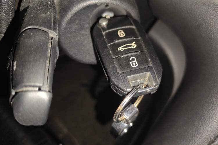 Used Peugeot 3008 2016 2.0L Automatic Standard Edition Vehicle Key