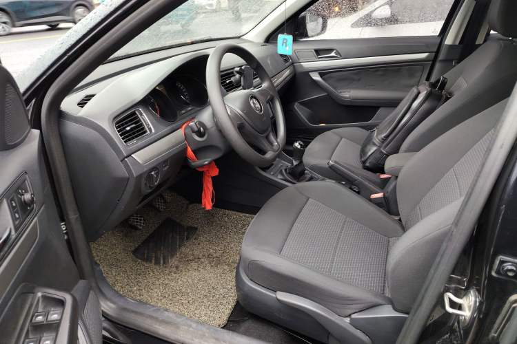 Used Volkswagen Lavida 2015 1.6L Manual Fashion Edition
