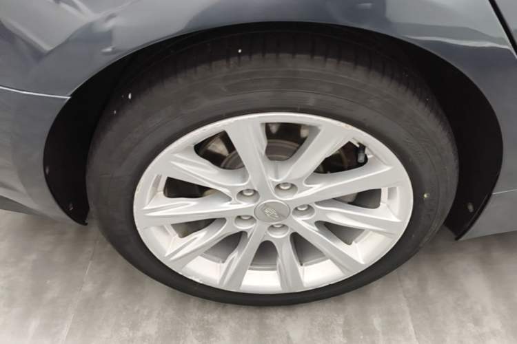 Used Cadillac CT5 2020 Revised Version 28T Tech Edition Right Rear Wheel Hub