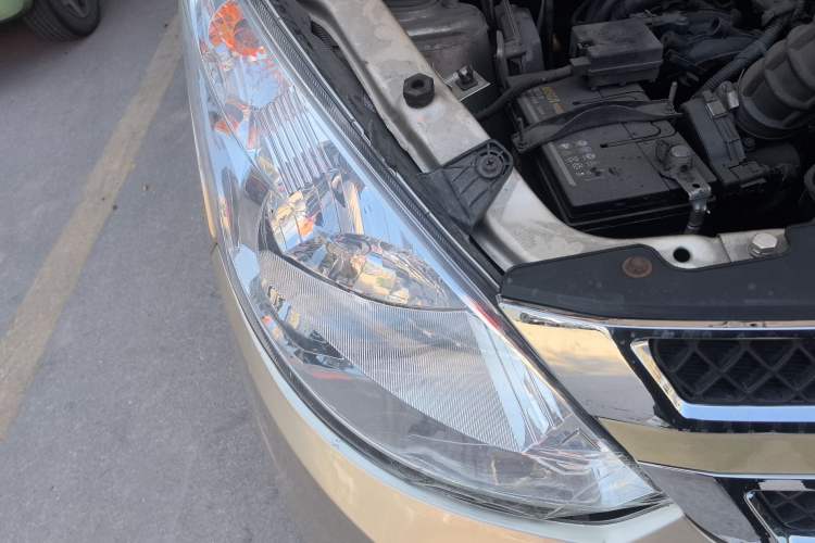 Used Wuling Rongguang V 2016 1.5L Practical Version Right Front Headlight