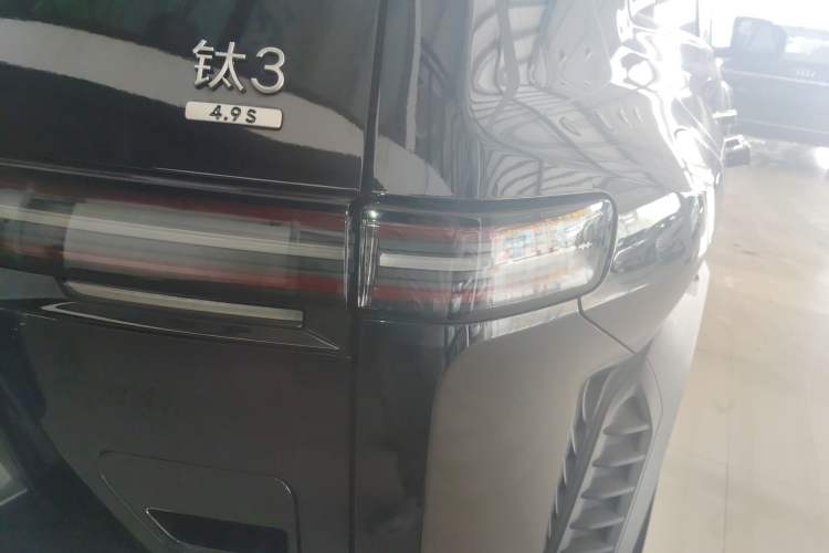 Used Formula Leopard Titanium 3 2025 501 km All-Wheel Drive Intelligent Driving Max Edition