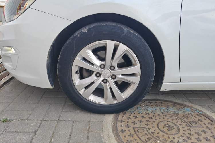 Used Peugeot 408 2018 Revised Version 1.8L Manual Leading Edition Left Front Wheel Hub