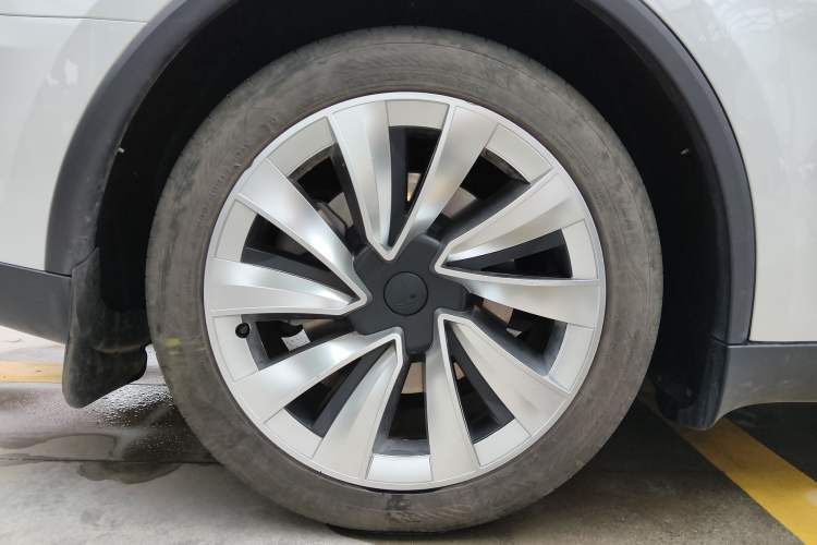 Used Tesla Model Y 2025 Rear-Wheel-Drive Version
