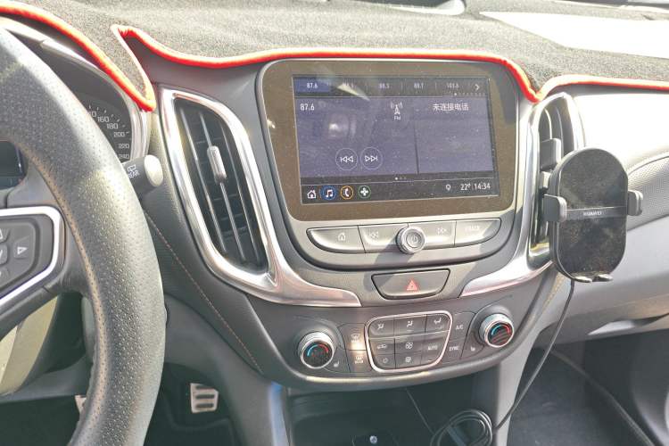 Used Chevrolet Equinox 2019 535T Automatic YuJie Edition China V Standard Audio And AC Panel