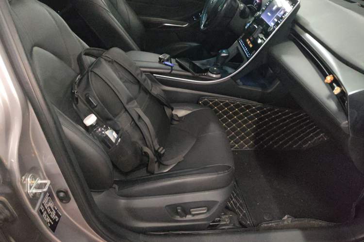 Used Toyota Avalon 2019 Dual-Engine 2.5L Luxury Edition China VI Standard