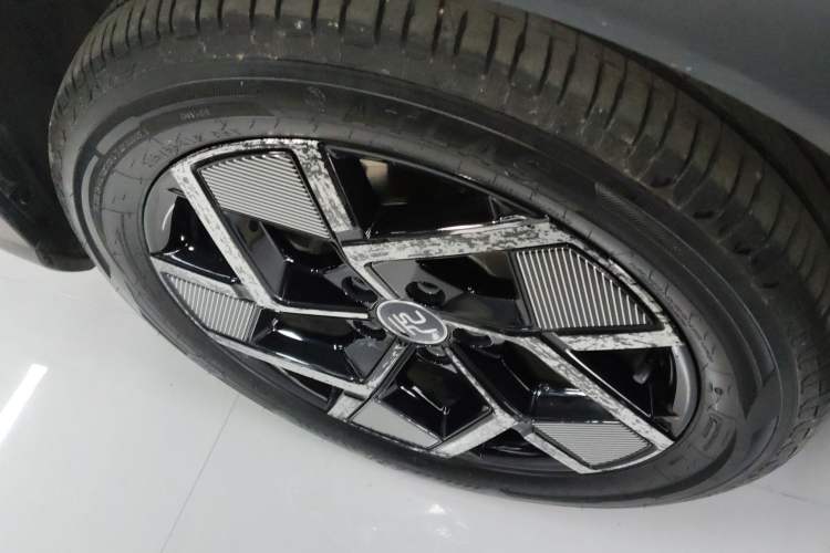 Used BYD Yuan PLUS 2024 Honor Edition 510KM Beyond Model Left Front Wheel Hub