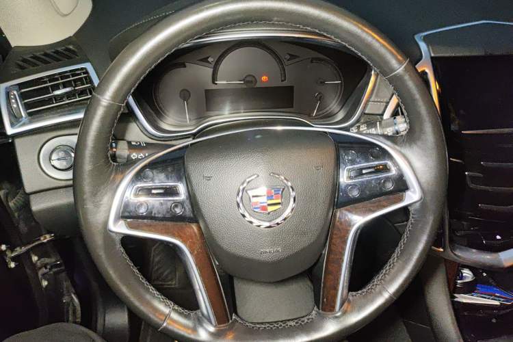 Used Cadillac SRX 2015 3.0L Elite Model Steering Wheel