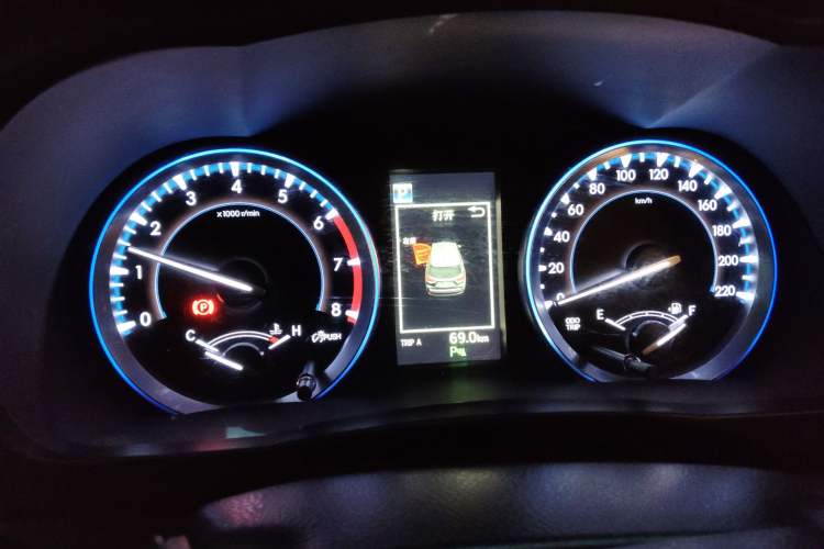 Used Toyota Highlander 2018 2.0T Four-Wheel Drive Prestige Version 7 Seats China VI Standard Instrument Cluster