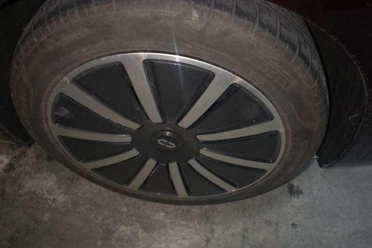 Used Hima AITO M9 2025 All-Electric Max Version 100 kWh 6-Seater Right Front Wheel Hub