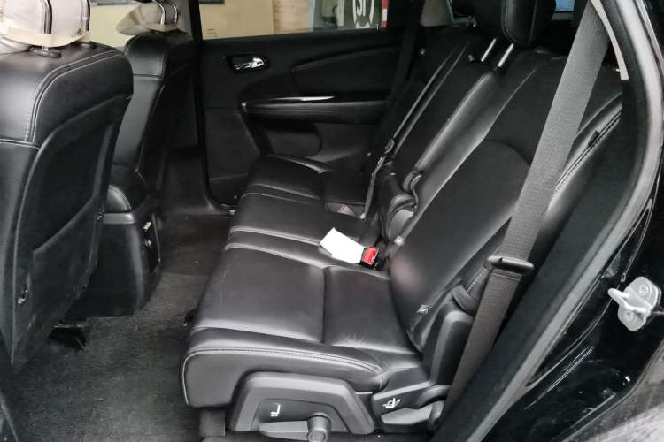 Used Dodge Journey 2013 2.4L Two-Wheel Drive Luxury Version
