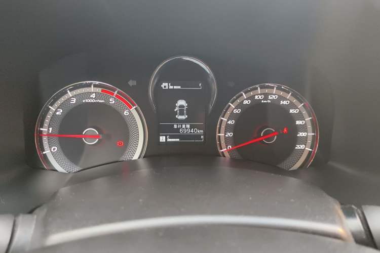 Used Isuzu JLM 2020 2.5T Two-Wheel Drive Diesel Leading-Edge Version JE4D25Q6A Meeting China VI Emission Standards