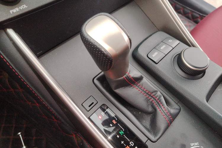 Used Lexus IS 2015 200t F SPORT
