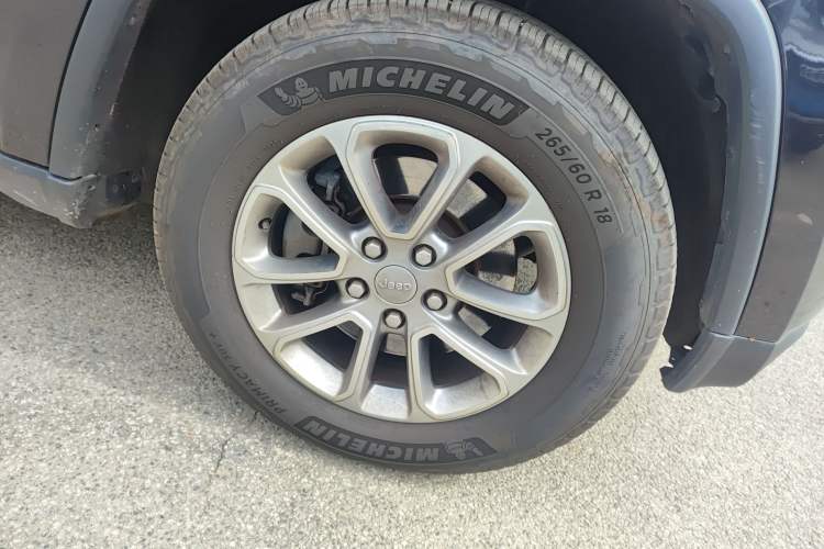 Used Jeep Grand Cherokee 2014 3.0TD Diesel Comfort Navigation Version Right Front Wheel Hub