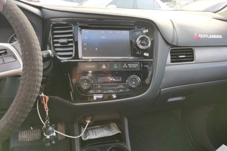 Used Mitsubishi Outlander 2013 2.0L 4x4 Urban Navigation Edition 5 Seats Audio And AC Panel